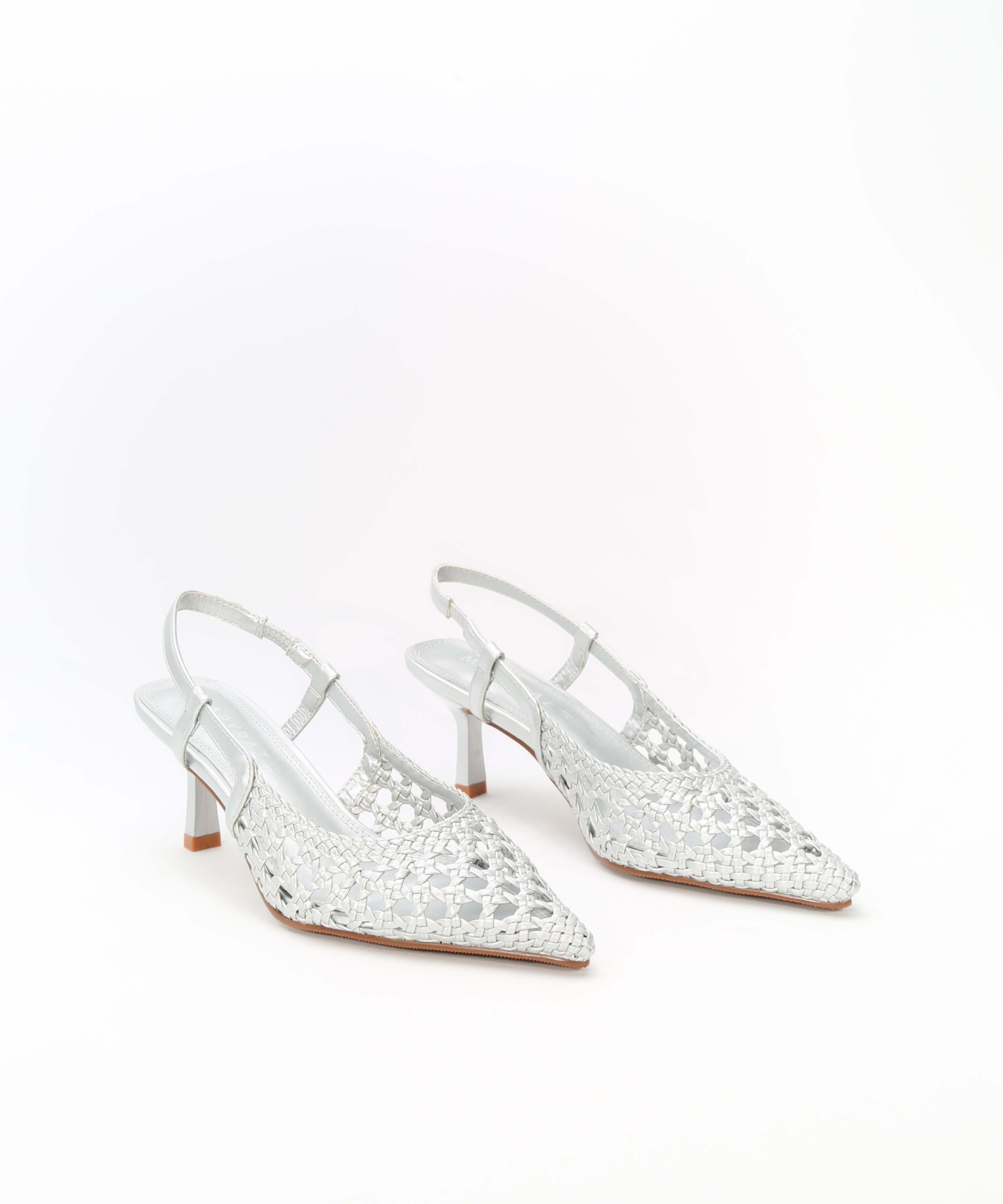 Sapato aberto atr&aacute;s entran&ccedil;ado image number null